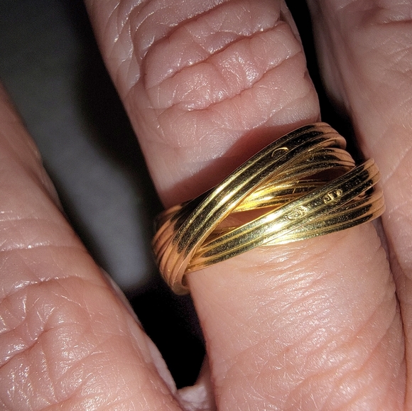 GUCCI gold ring. - Picture 1 of 2